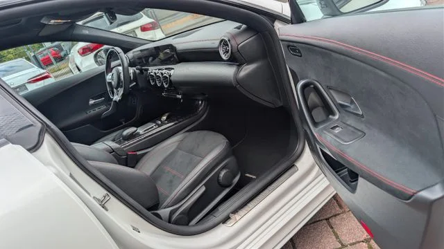 MERCEDES-BENZ CLA 220 – 23