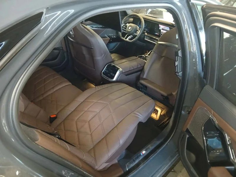 BMW 740 – 6