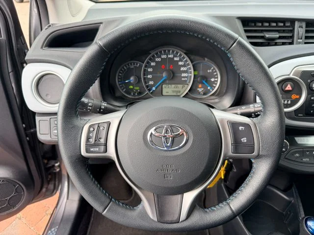 TOYOTA Yaris – 18