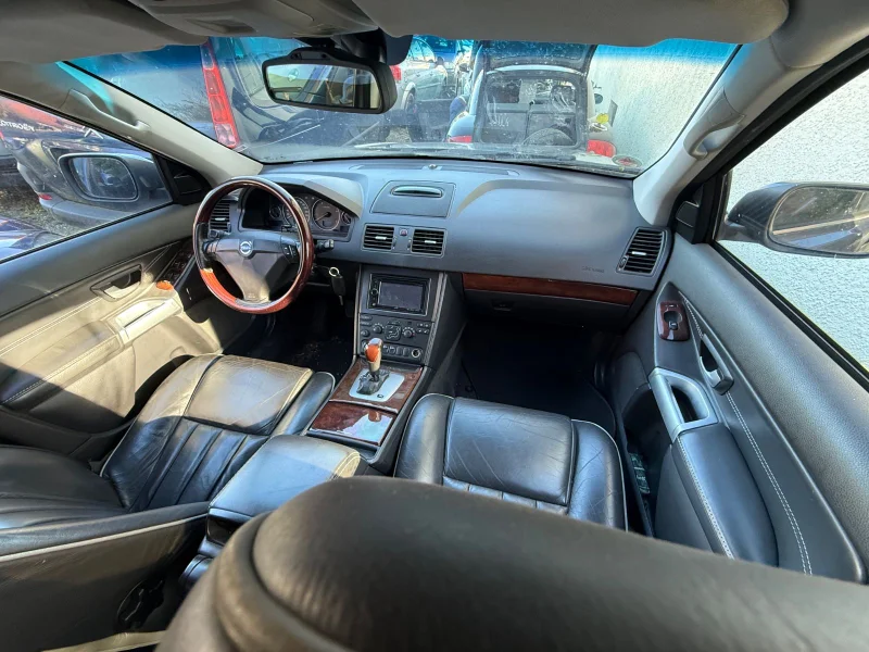 Volvo XC 90 – 9