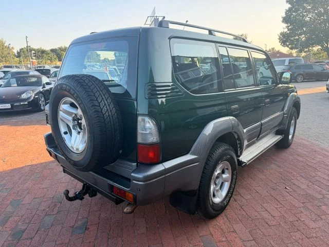 TOYOTA Land Cruiser – 7
