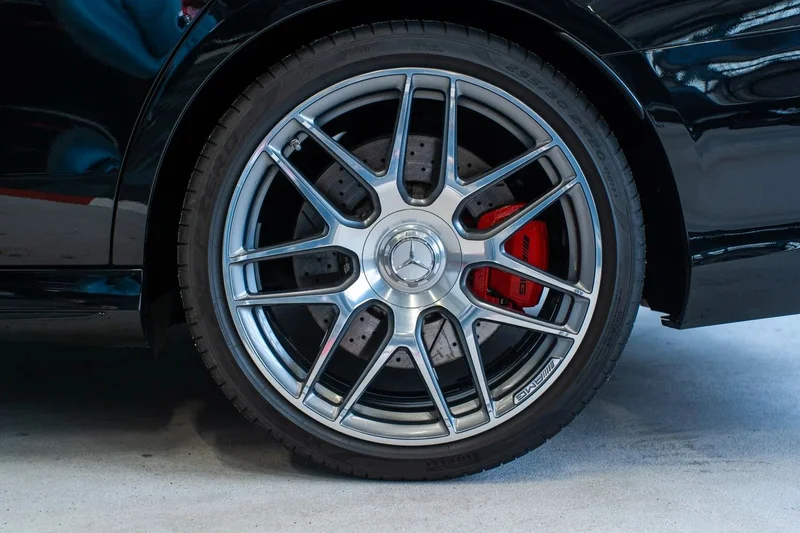 Mercedes-Benz E 63 AMG – 18