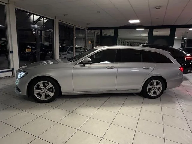 Mercedes-Benz E 220 – 8