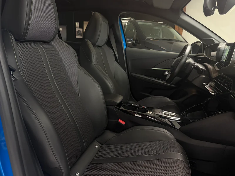Peugeot 208 – 19