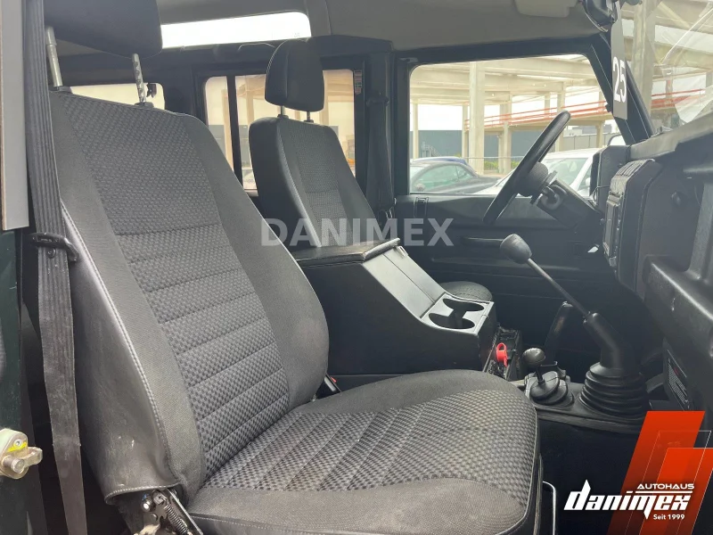 Land Rover Defender – 11