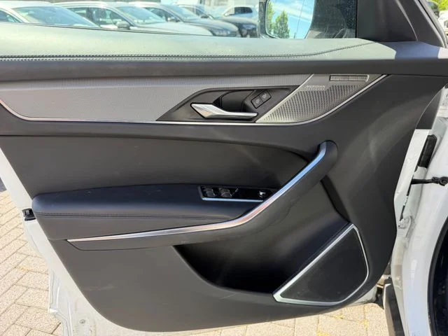 Jaguar F-Pace – 12