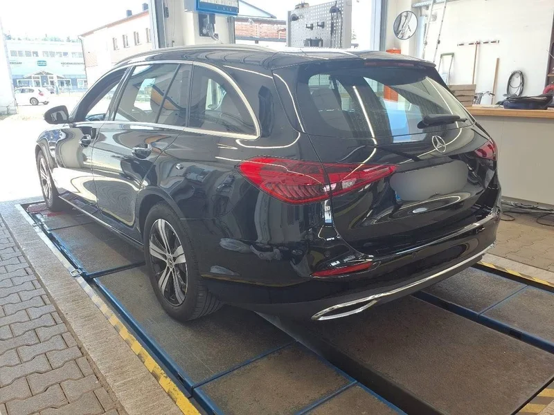 Mercedes-Benz C 200 – 5