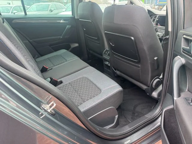 Volkswagen Golf – 8