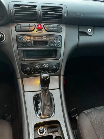 Mercedes-Benz C 200 – 12