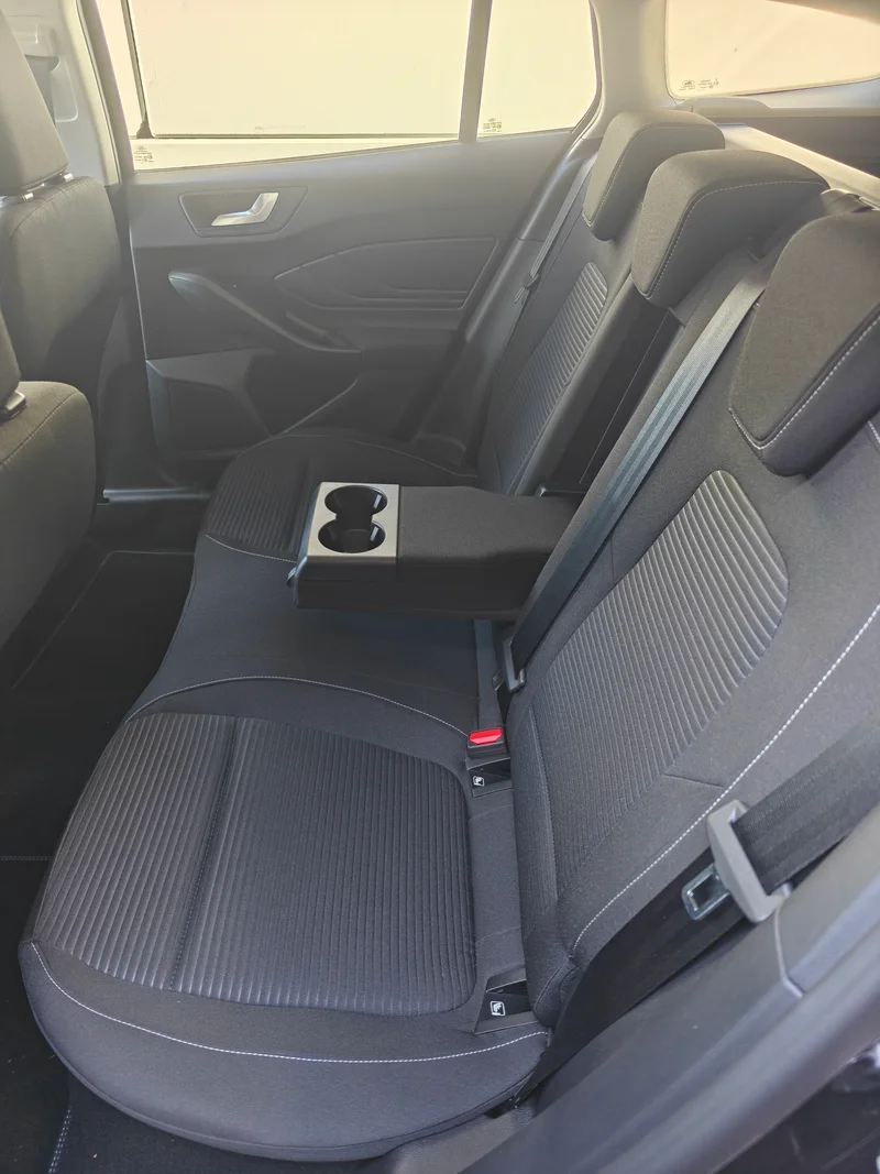 Ford Focus Turnier Active X 1.0 7AT – 13