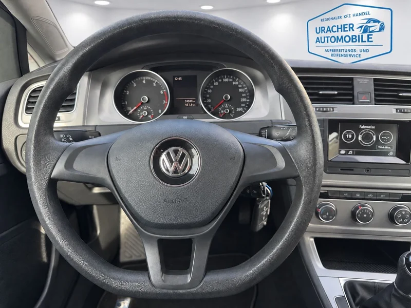 Volkswagen Golf – 12