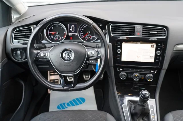 VW Golf – 12