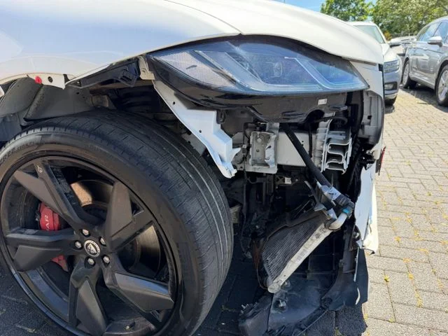 Jaguar F-Pace – 24