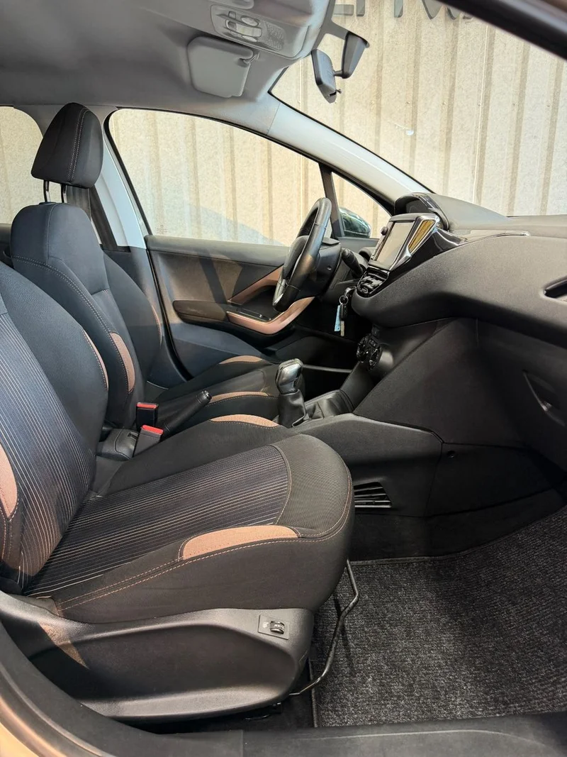 Peugeot 208 – 15